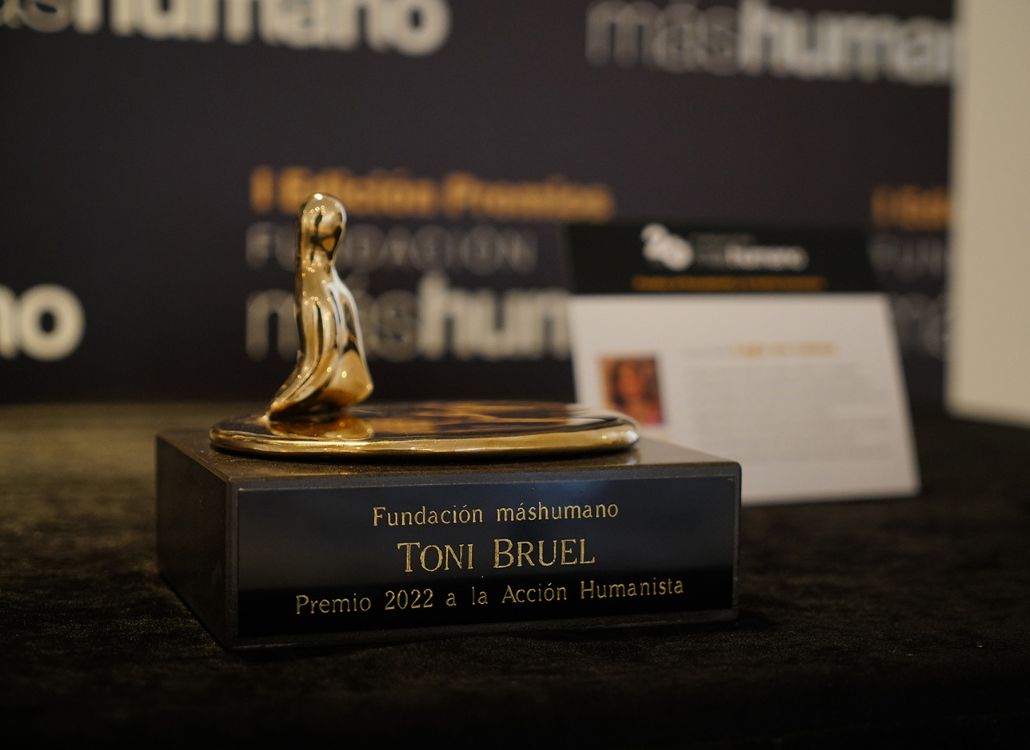 Premios Fundacion mashumano escultura Toni Bruel