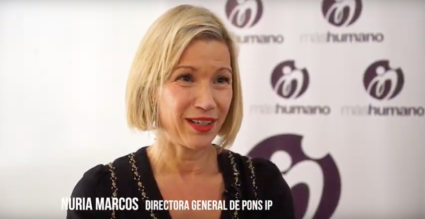 05/12/2018. Nuria Marcos entrega el Premio Pons IP en los Premios #Máshumano 2018